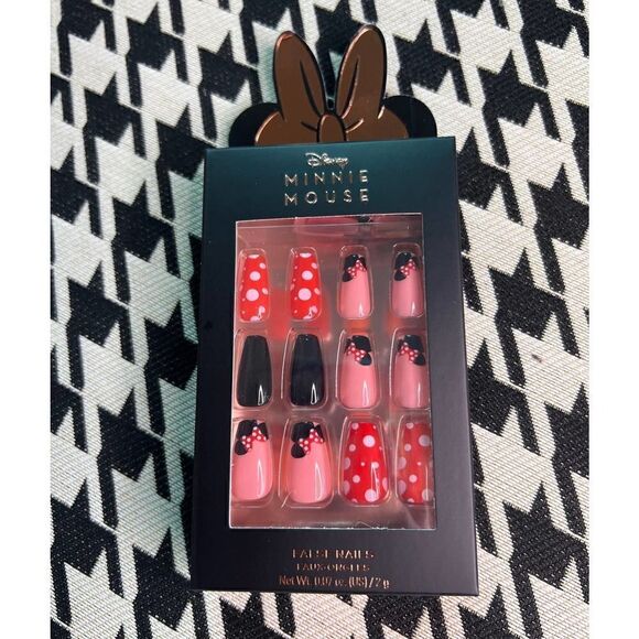 🎄5/$25🎄Revolution x Minnie Mouse Disney False Nails Set London Limited Edition - Picture 1 of 3